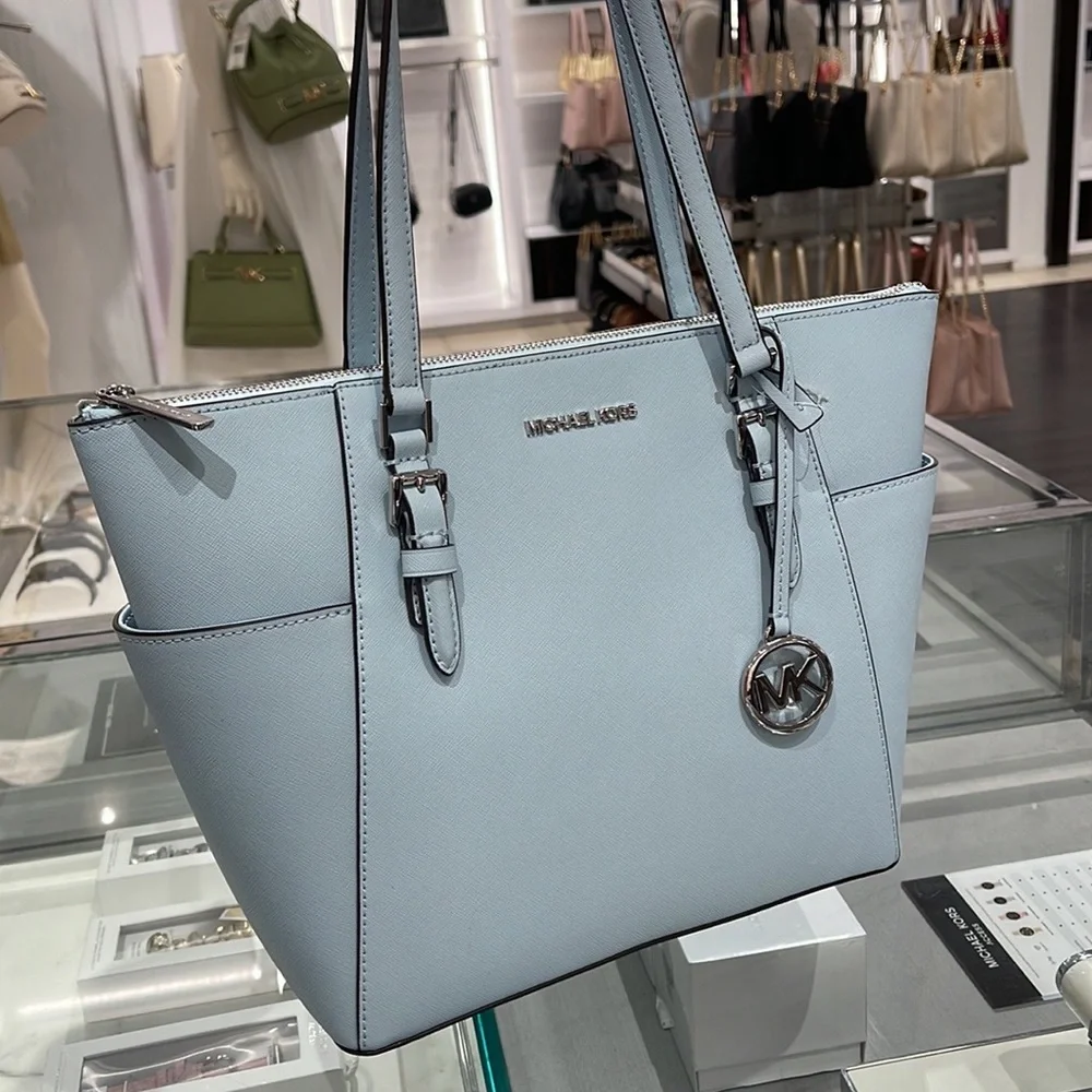 MICHAEL KORS Charlotte Large Leather Top-Zip Tote
Vista Blue
NWT - Picture 12 of 16